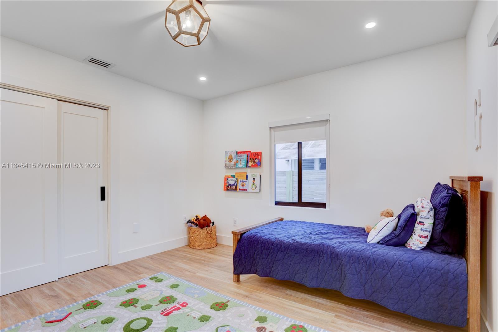 Listing Photo 16
