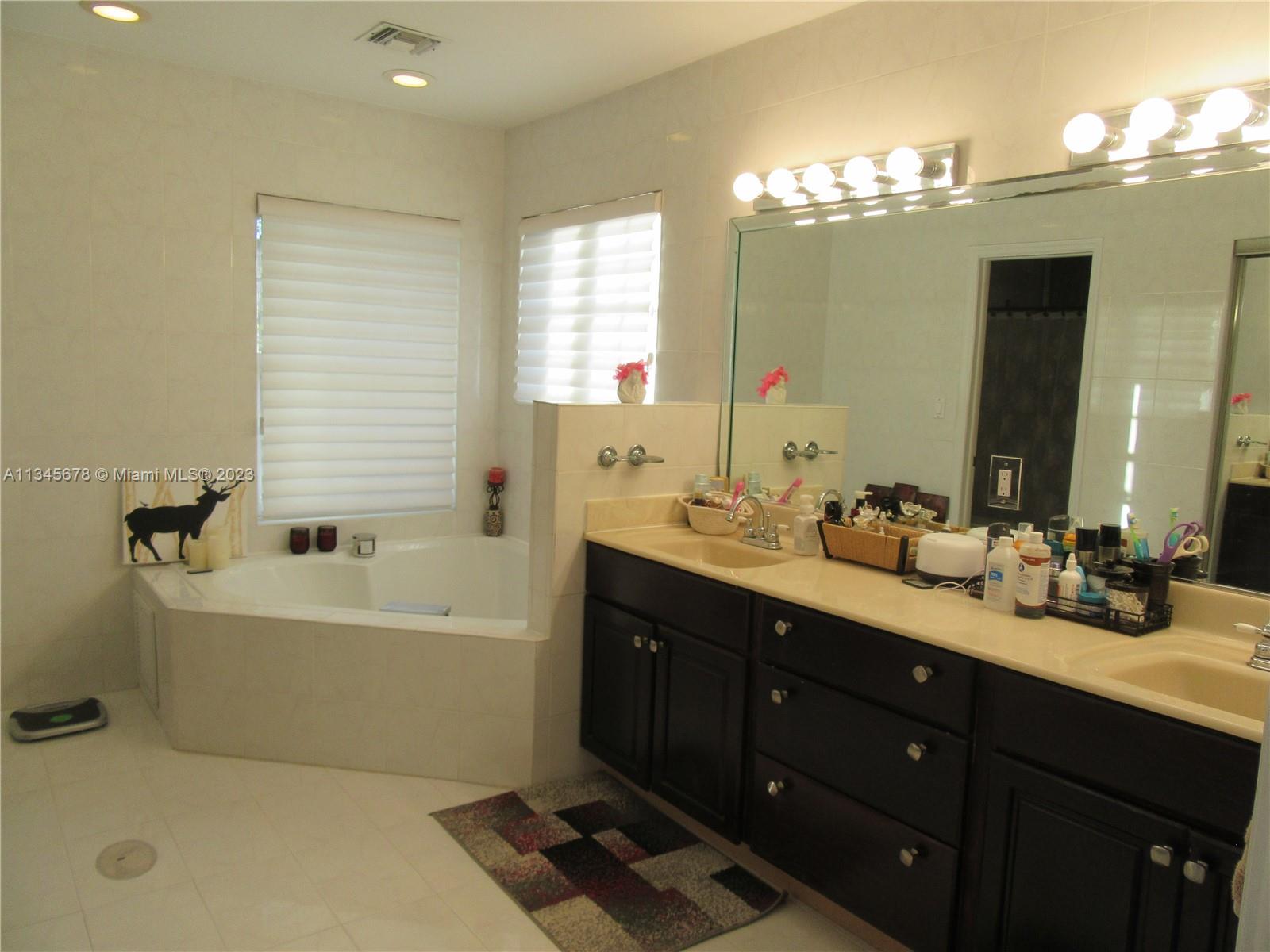 Listing Photo 14