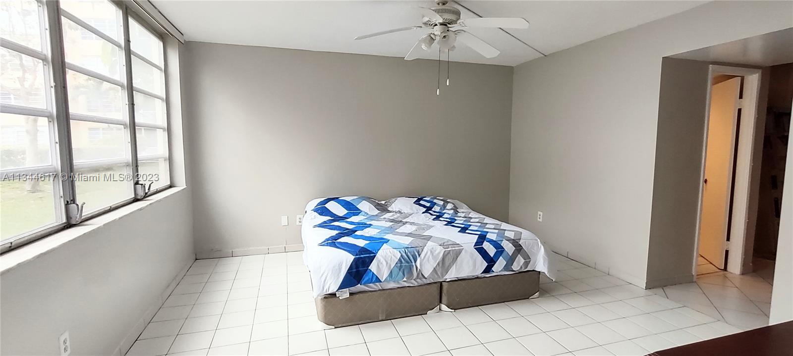 Large master BED w/ plenty of closet space