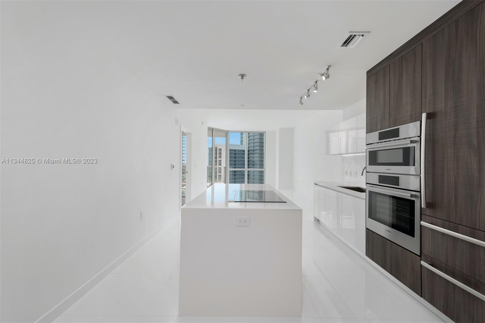 Photo 2 of Paramount Miami Worldcenter Apt 4305 in Miami - MLS A11344825