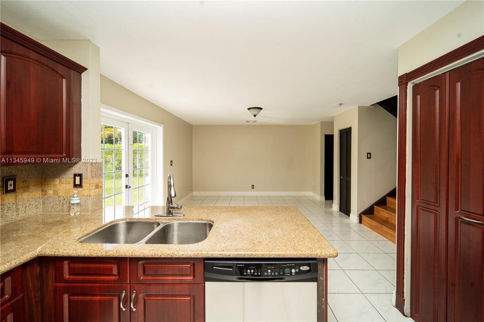 Listing Photo 8