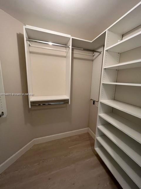 Nice 1 bedroom apartment  on the presstige 1300 Ponce de Leon beautiful area of Coral Gables, closed to everything.  Ready to move in.