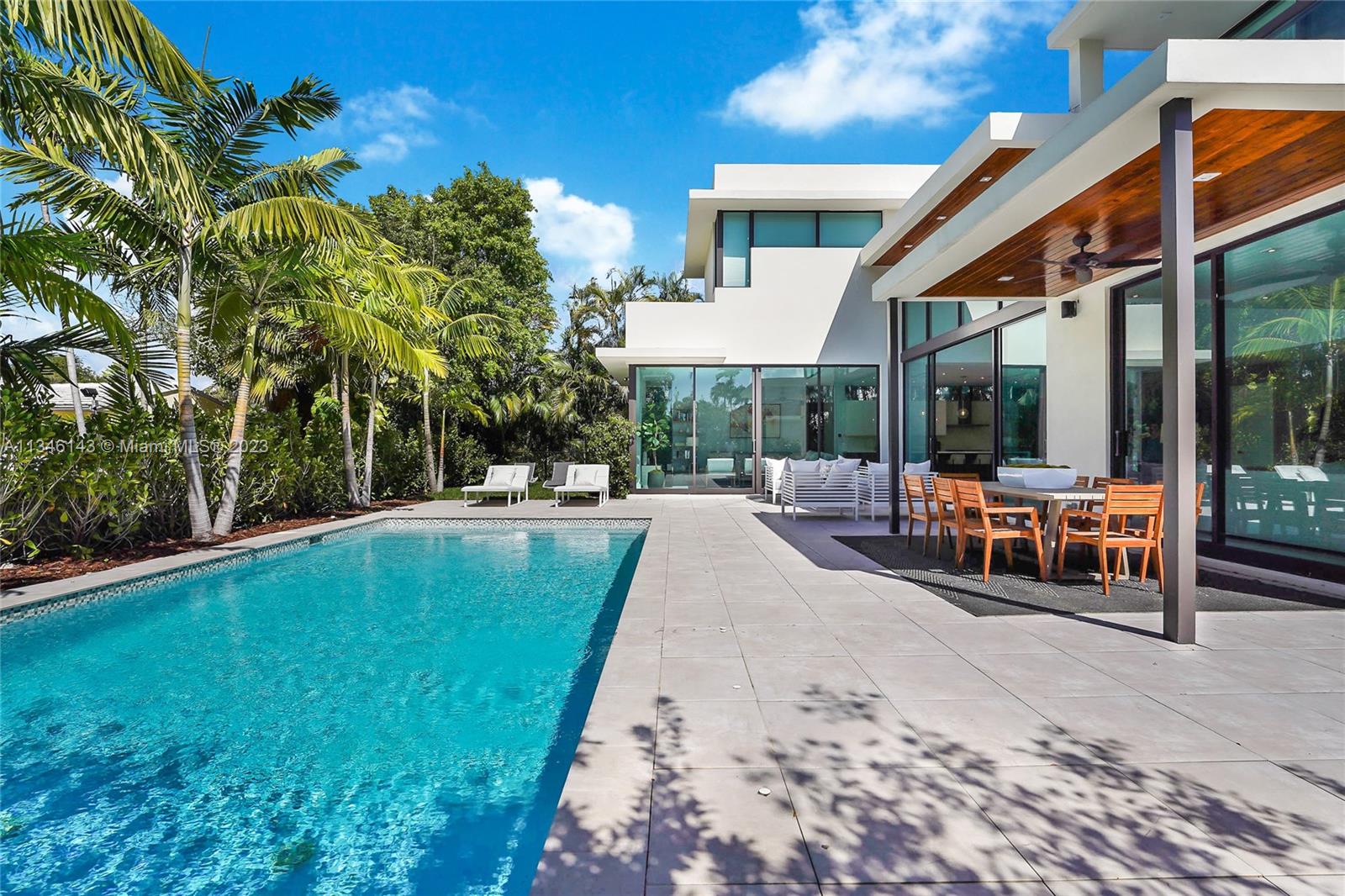 4520 N Meridian Ave, Miami Beach, FL 33140