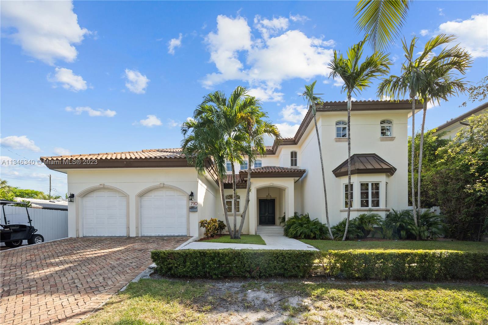 Spacious 6 Bedrooms/6.5 Bathrooms quiet street in Island Paradise, Key Biscayne with a 7,620 Sq.Ft Lot of Land and Pool! Ready to Move in!