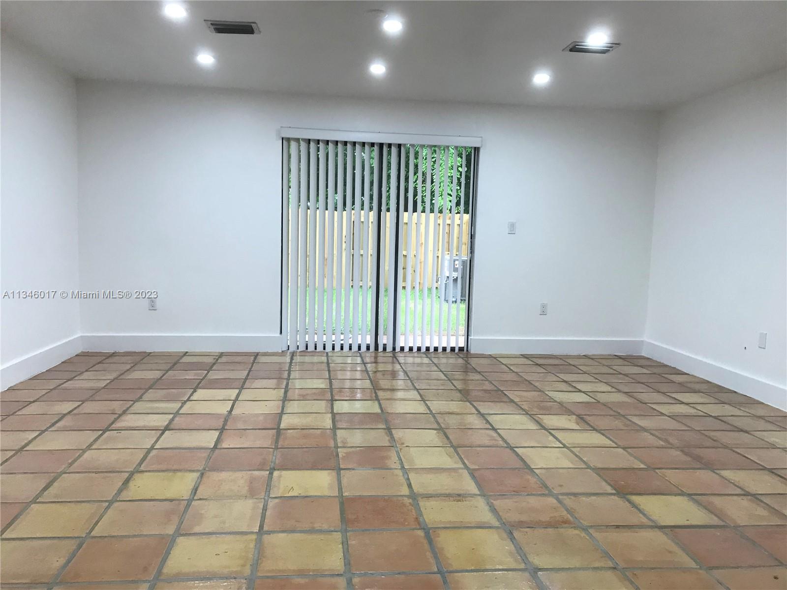 Photo 2 of 1041 210th Ter in Miami - MLS A11346017