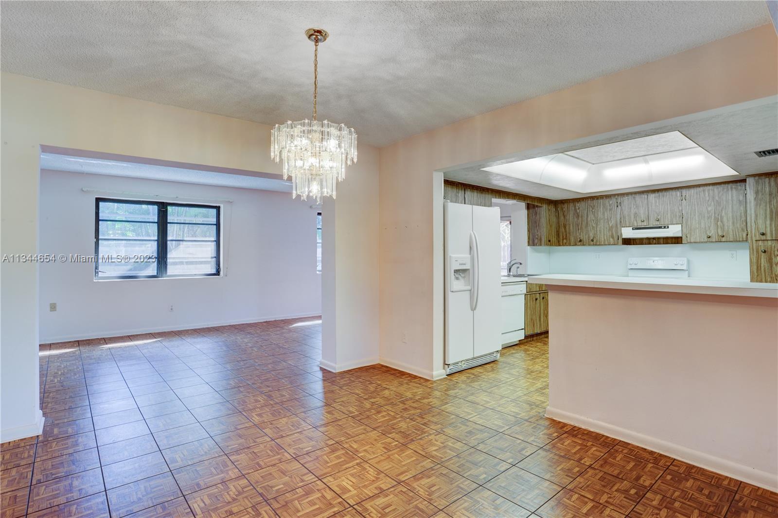 Listing Photo 11