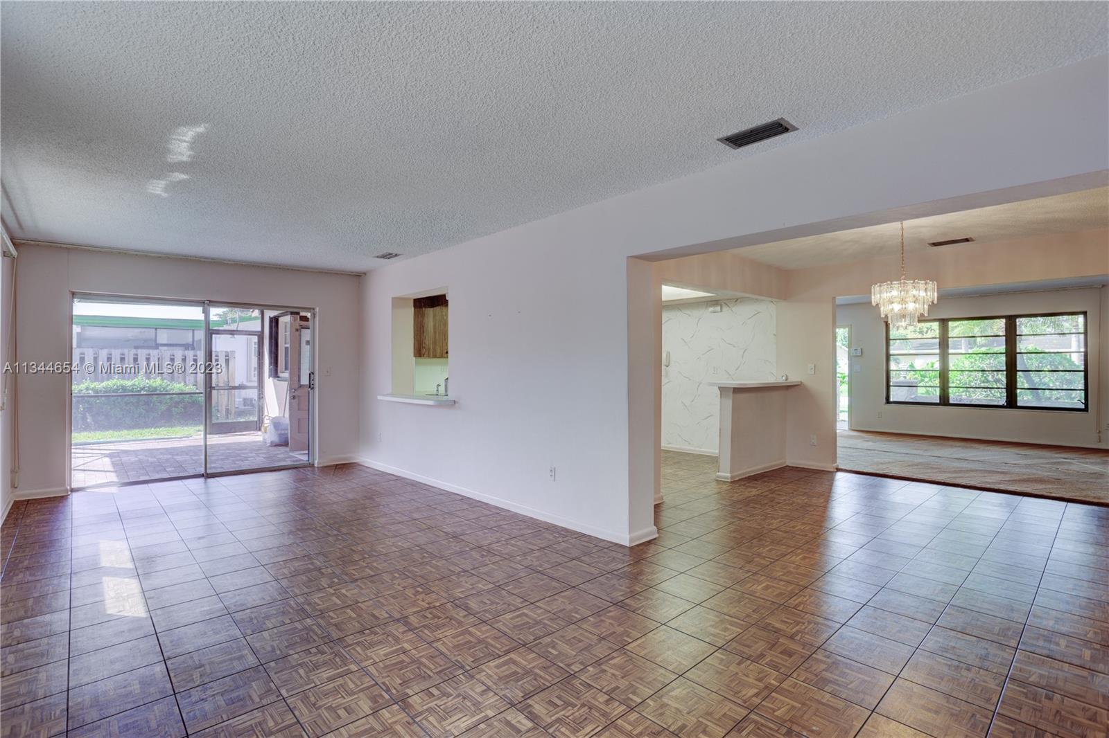 Listing Photo 14