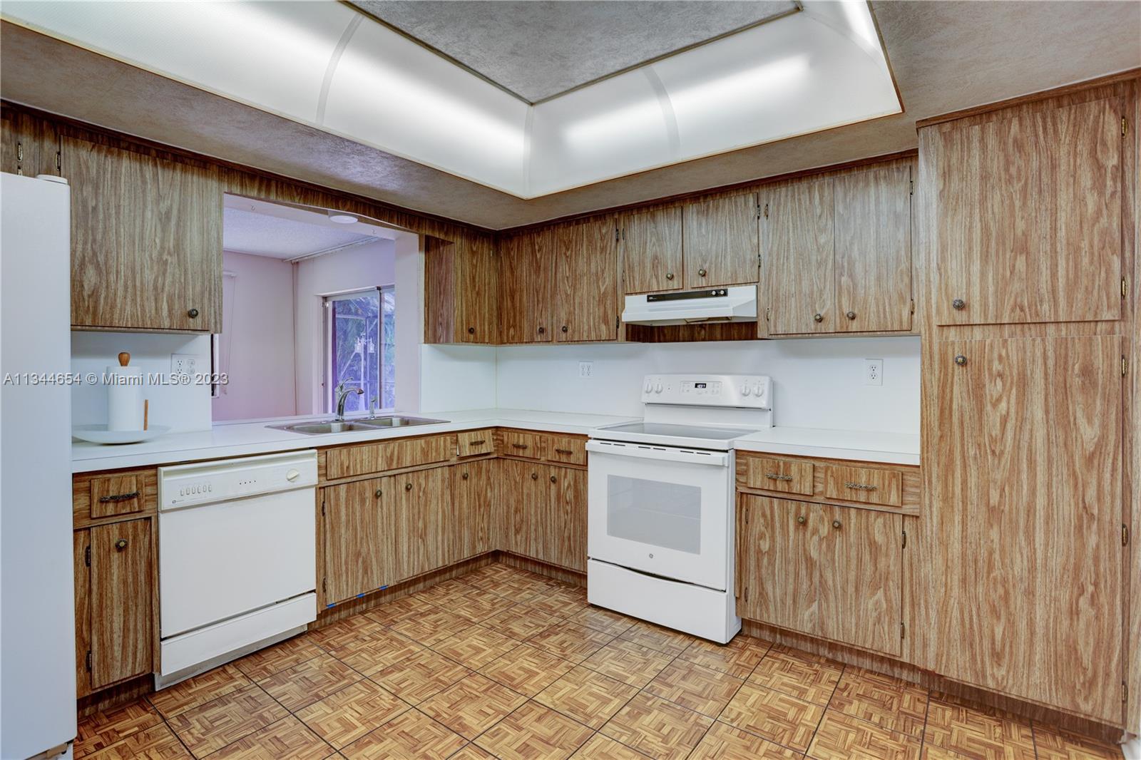 Listing Photo 8
