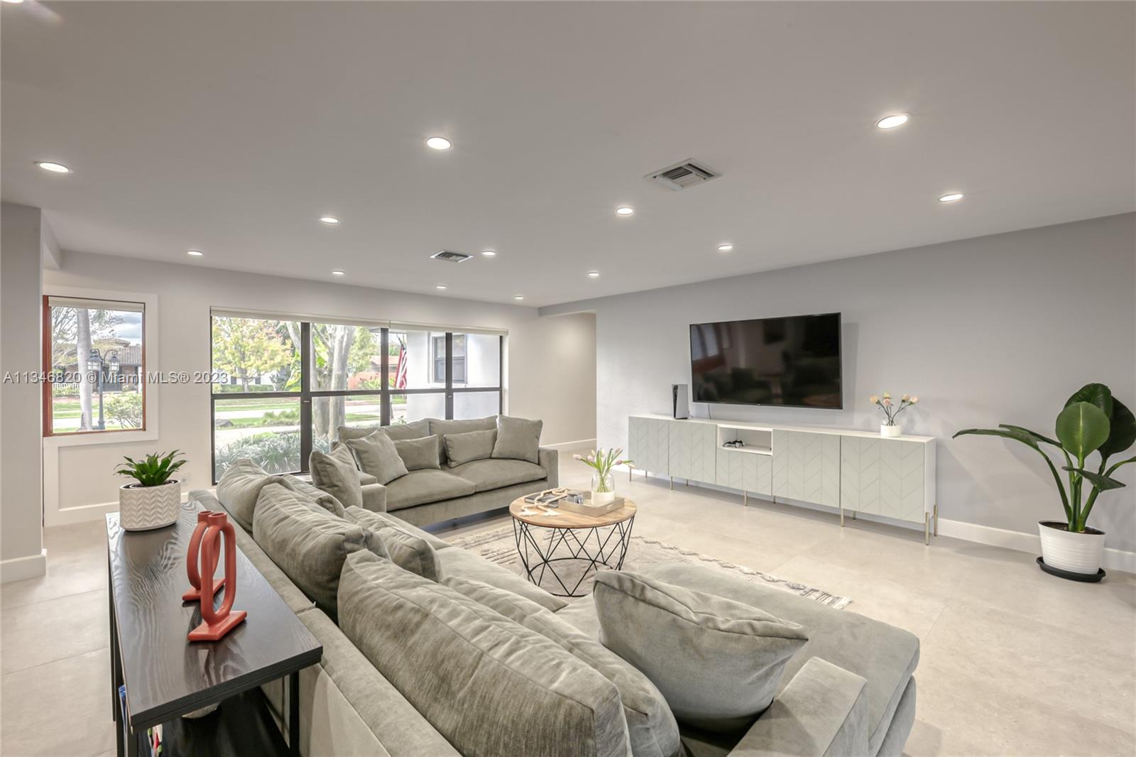 Listing Photo 11