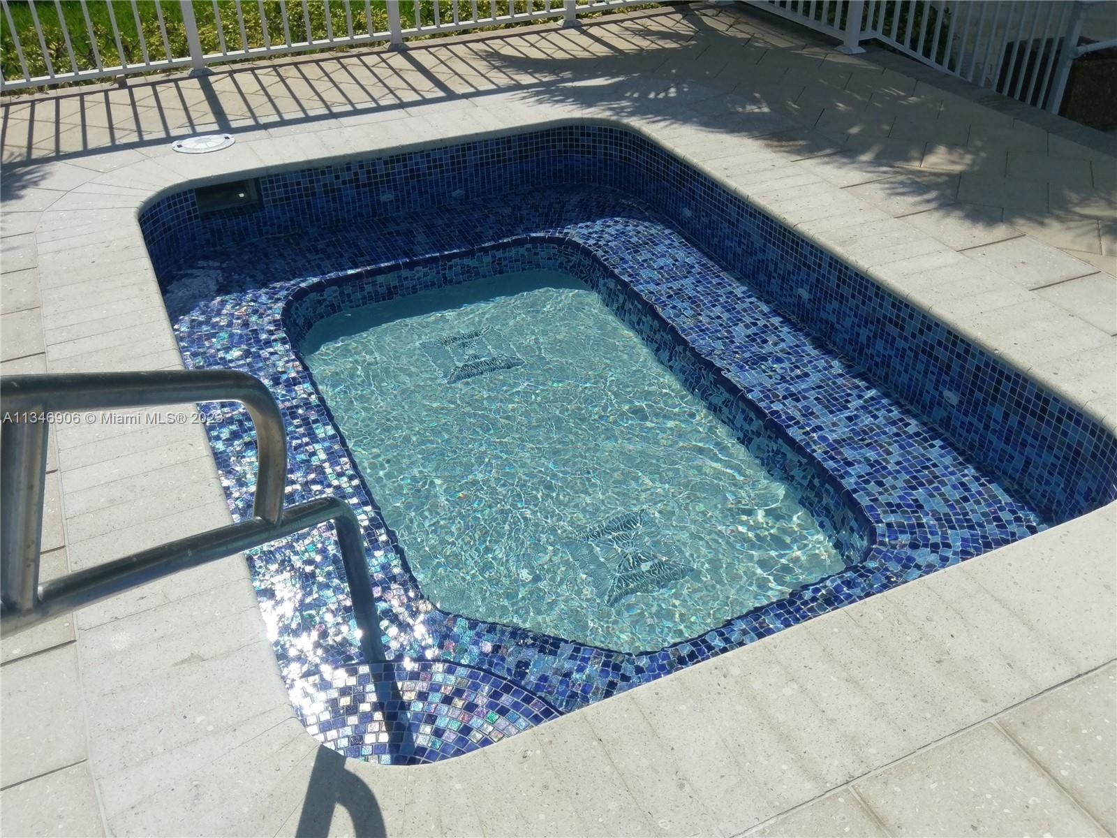 JACUZZI