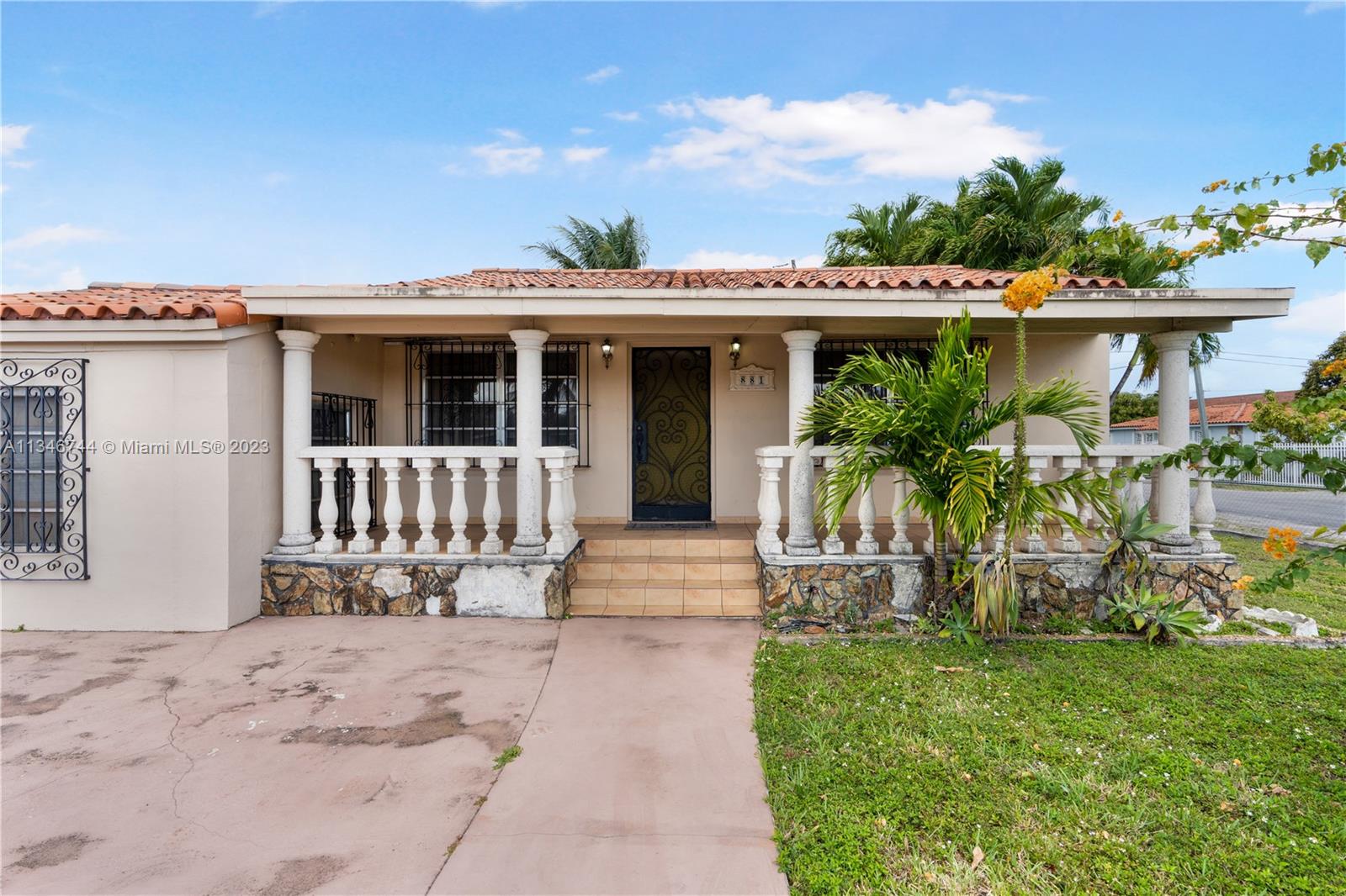 881 SE 8th St, Hialeah, FL 33010