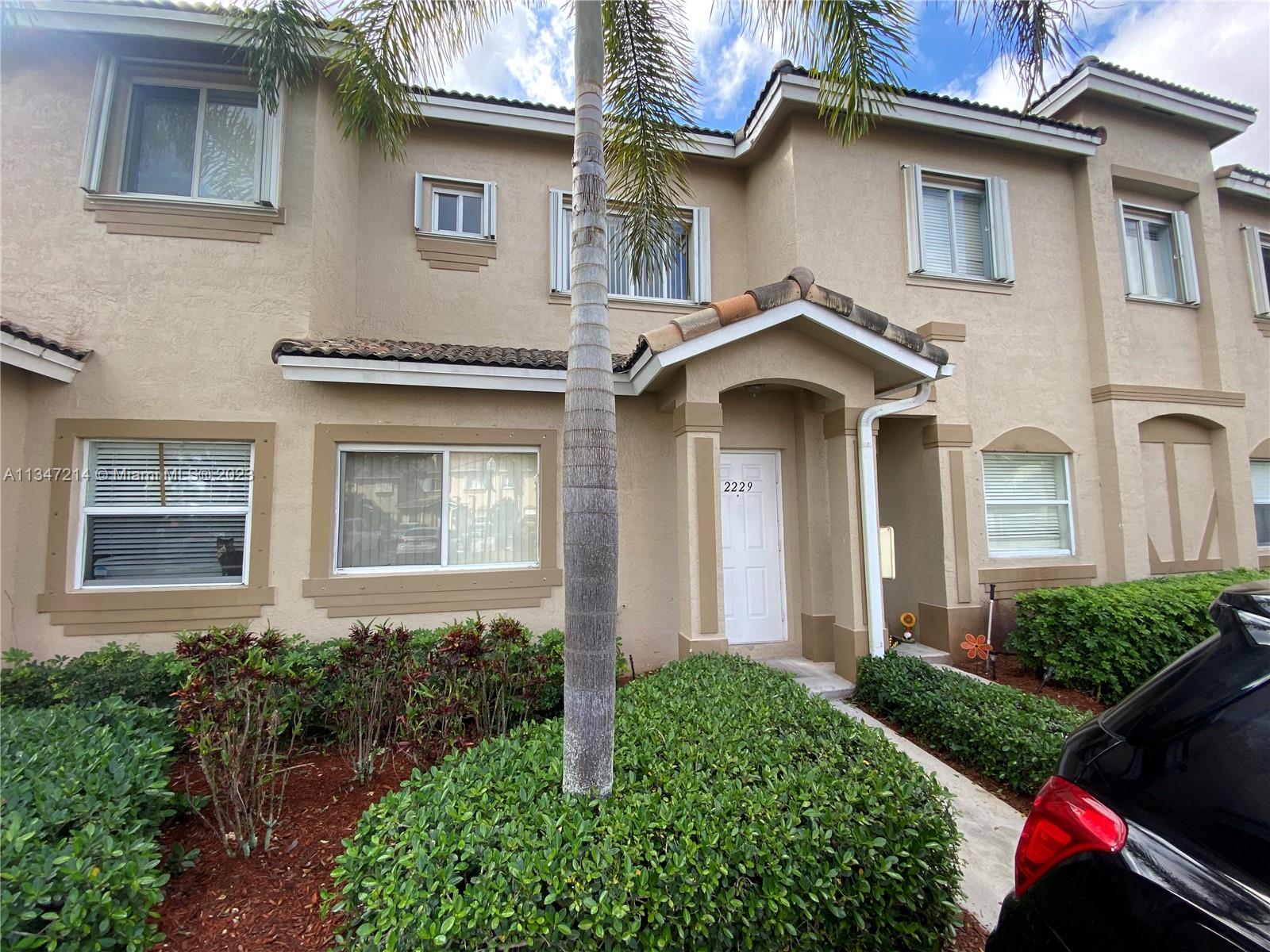 Beautiful and spacious 2 bedroom, 2 bath townhome. Tiled on first & second floor, granite countertops, 2 master bedrooms, fenced and covered patio. Please include the CTL, Rental application, last 2 pay stubs and credit report w/score and photo ID.