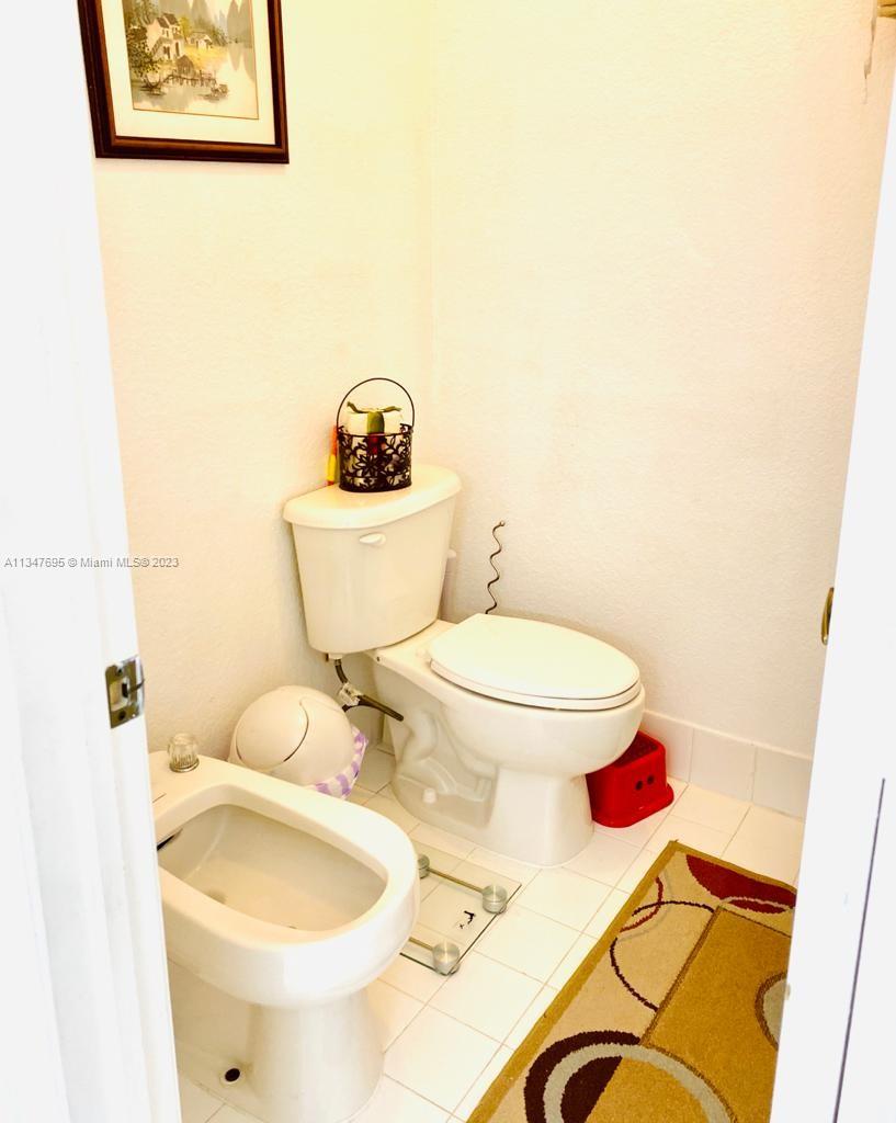 Toilet Master bathroom