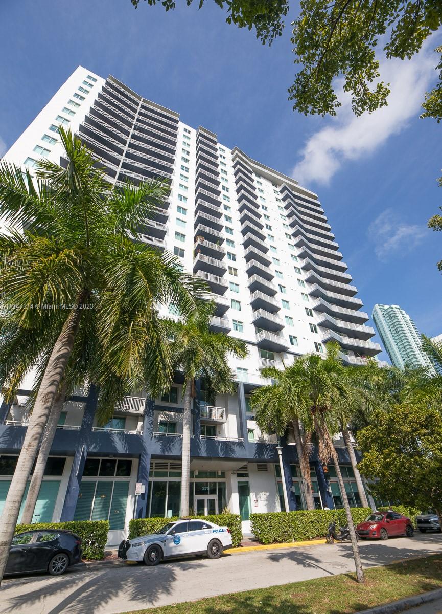 The best line in the building, spacious 1 Bed/1 Bath with bay and skyline city views. Centrally located at desired Edgewater Miami surrounded by new million-dollar projects which are going to increase value in the area. Publix is a cross the street, Chase Bank and multiple dining options located on the first floor of the building 1800 Biscayne Plaza Building Is undergoing major renovations: new pool area, gym, lobby. Building renovations project should be completed in 16 months. This building can be financed with low down payment with approved lender.