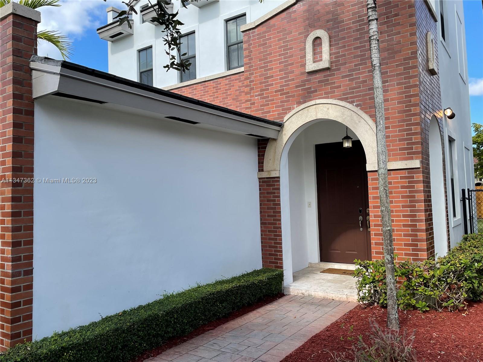 Photo 1 of 10473 70th Ln in Doral - MLS A11347362