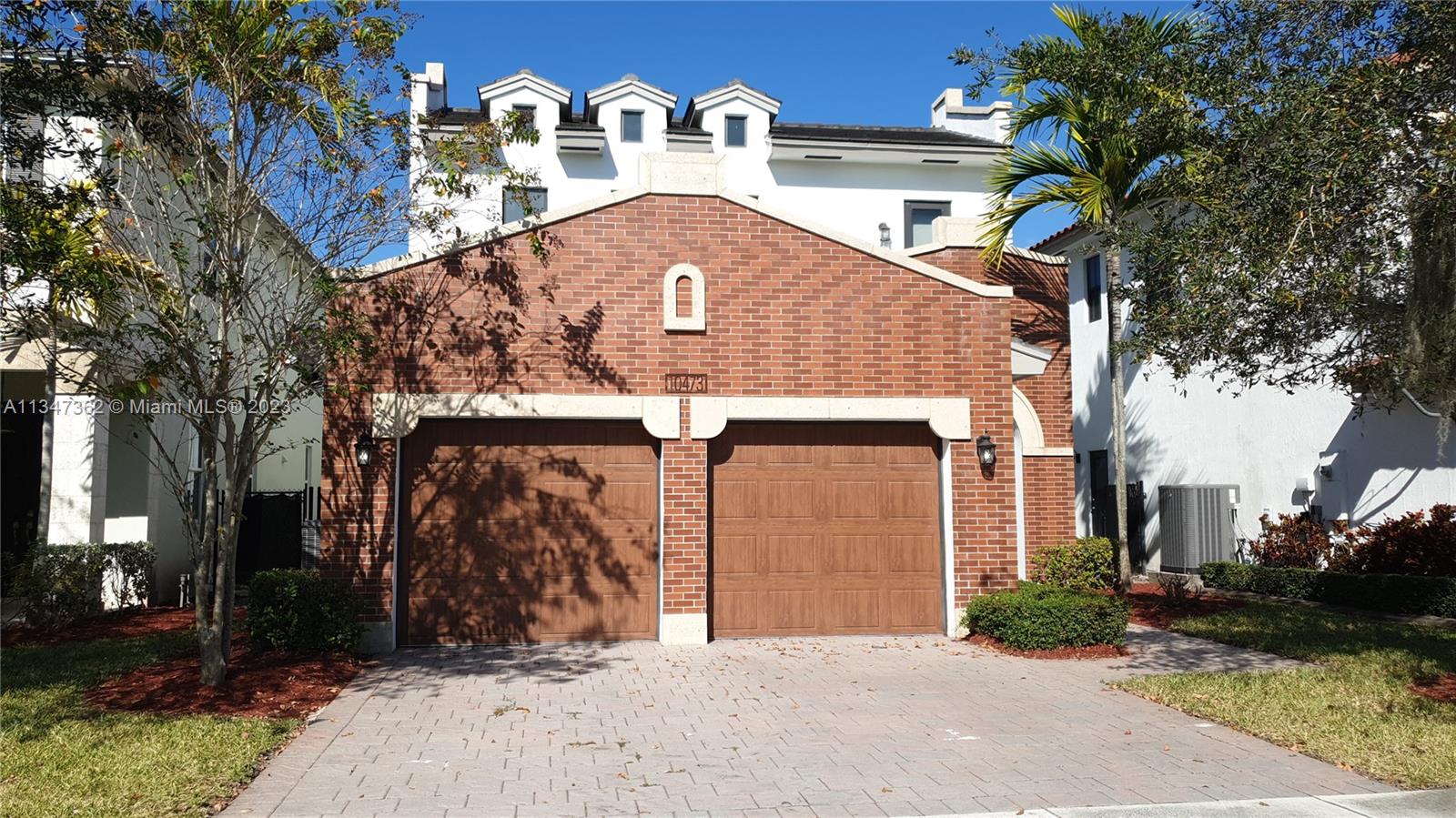 Photo 2 of 10473 70th Ln in Doral - MLS A11347362