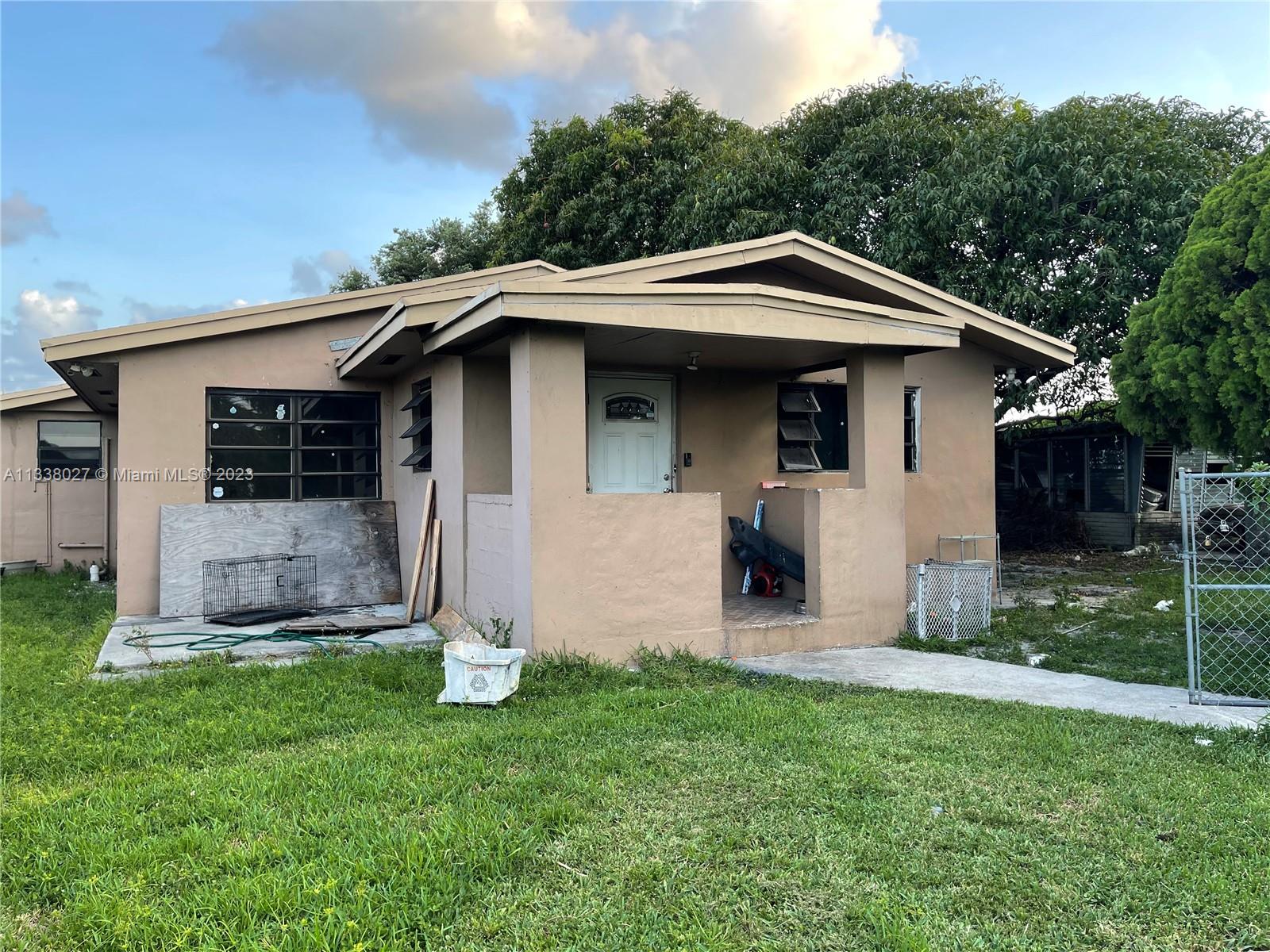 Photo 2 of 688 NW 101st St in Miami - MLS A11338027