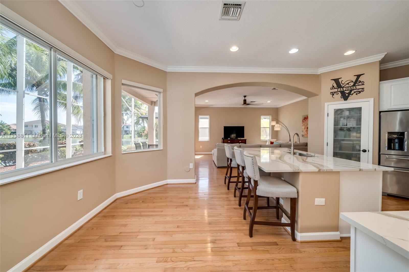 Listing Photo 11