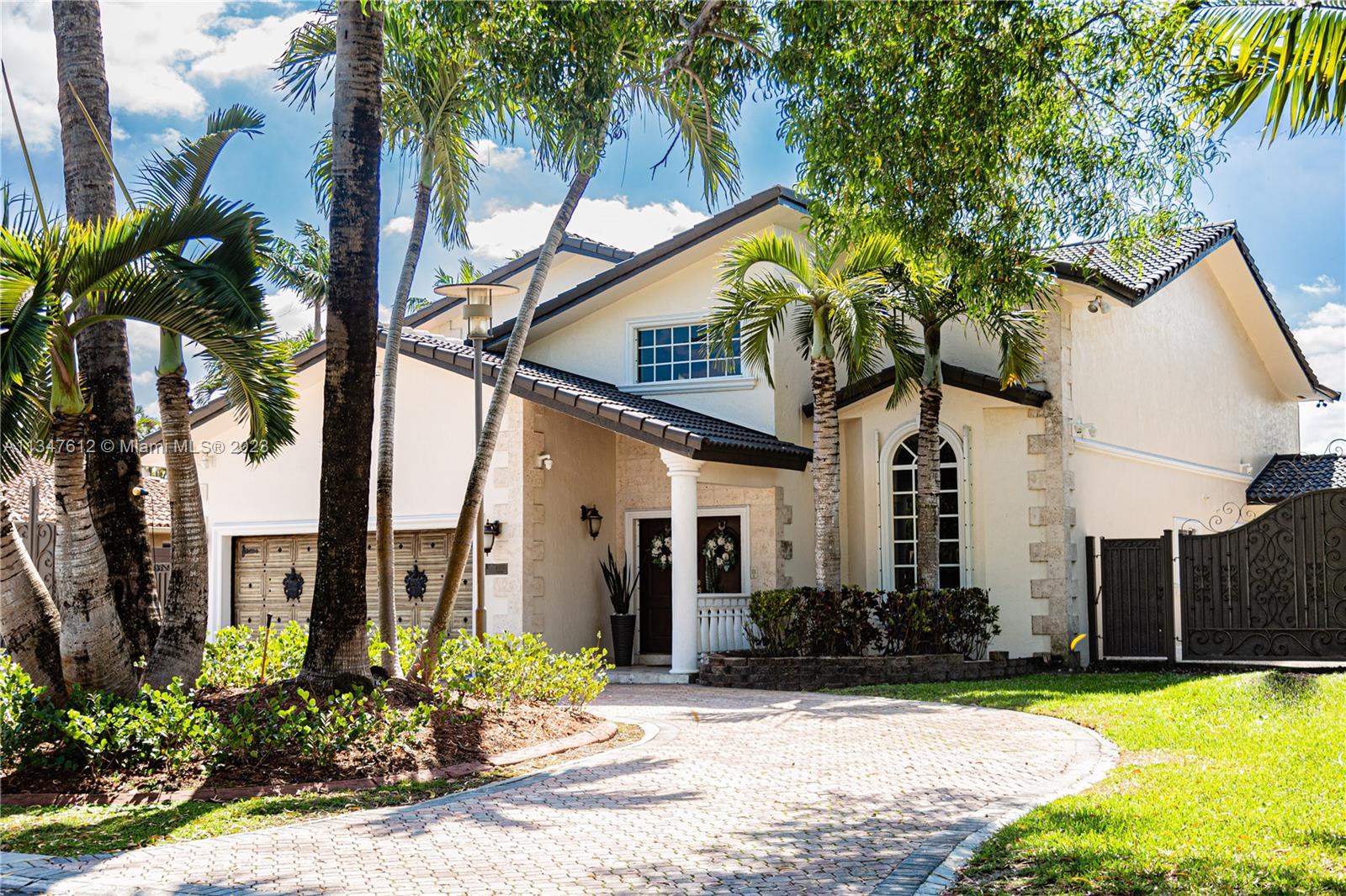 10298 NW 130th St, Hialeah Gardens, FL 33018
