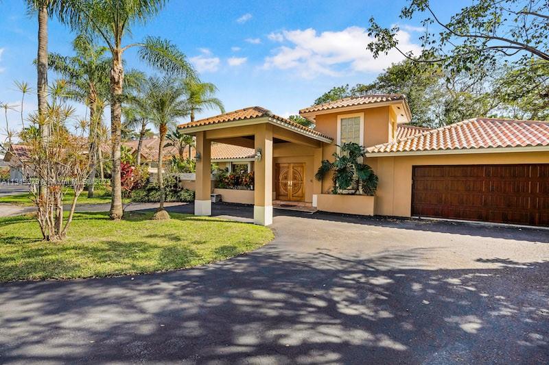 7390 SW 165th St, Palmetto Bay, FL 33157
