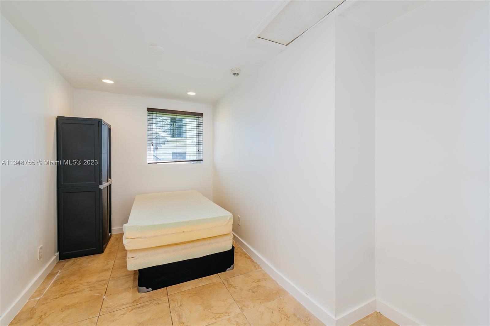Listing Photo 12