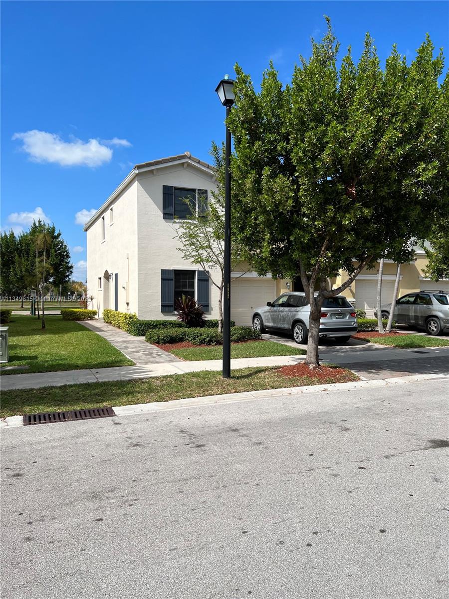 Photo 2 of 460 194th Ter in Miami - MLS A11349815