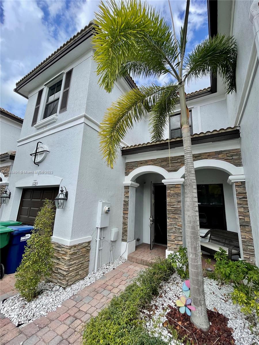 Photo 1 of 11285 88th Ter in Doral - MLS A11348491