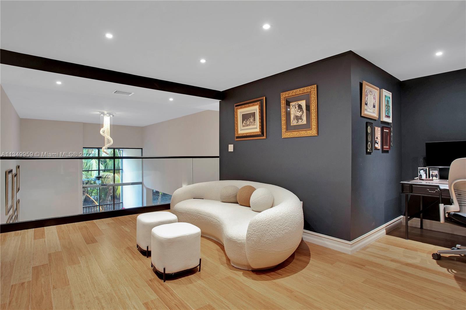 Listing Photo 8