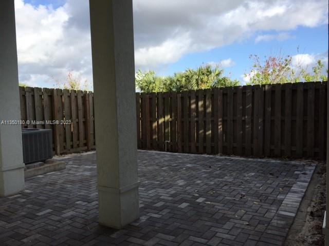 Photo 9 of 10741 76 LN in Doral - MLS A11350180