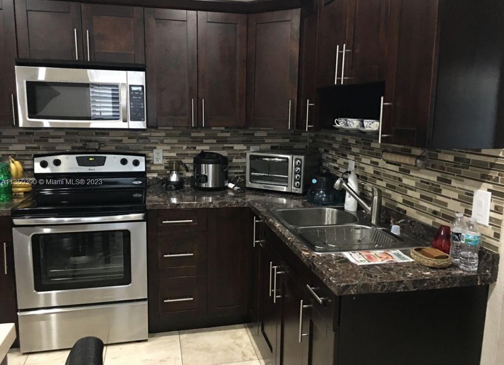 Photo 2 of 3033 Hibiscus St in Miami - MLS A11350390