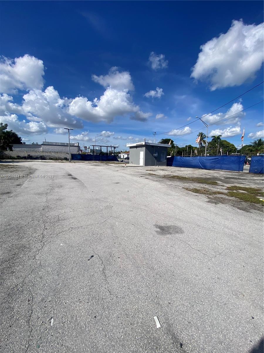 300 NW 79th St, Miami, FL 33150