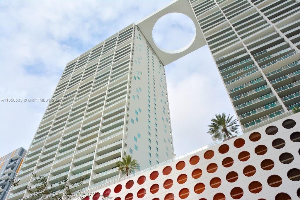 Exclusive 1Bd/1Ba residence on a high floor. Enjoy a modern LIVE-WORK-PLAY Lifestyle in the heart of Miami’s Financial District, just across the river from the conveniences and excitement of Downtown Miami, while remaining within the prestigious Brickell address. The building was designed by award-winning Arquitectonica and the common areas by world-renowned designer Michael Wolk. Amazing city and bay views can be enjoyed from the 42nd-floor rooftop, the 11th-floor pool deck, and the spacious residential glass balconies. Plenty of amenities to indulge yourself, walking distance to Brickell City Center and to the metro mover station that will take you around town without having to use a car.