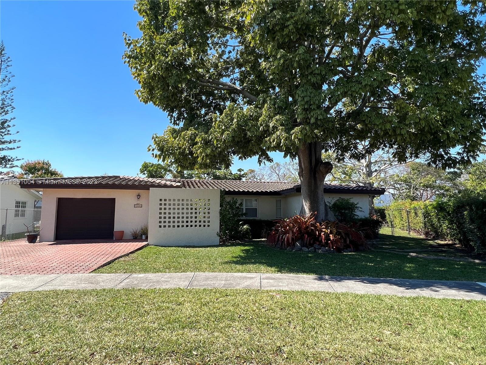 Spacious, Palmetto Bay home. New tile roof 2020, and newer appliances. If you are looking for space this is the home for you! Must see.
