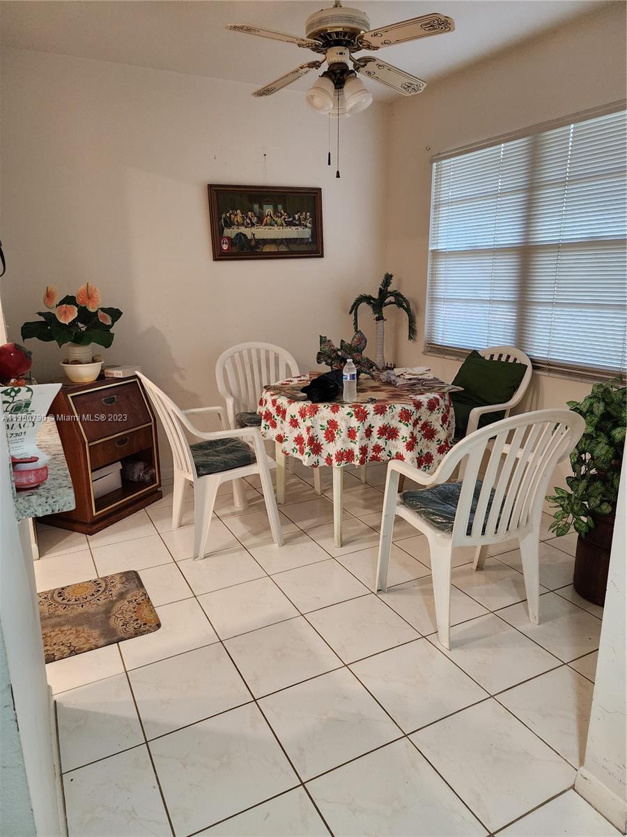 Kitchen dining area