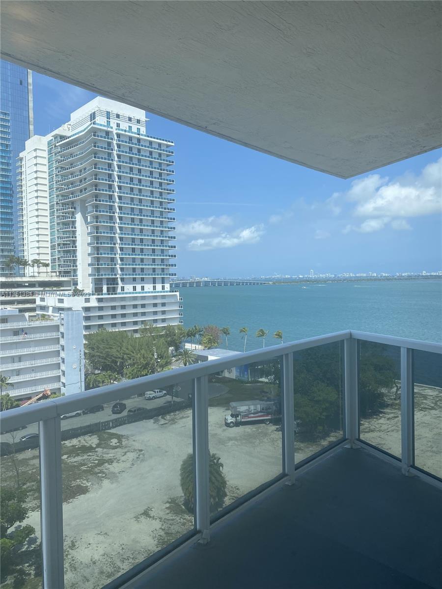 This amazing one bedroom and one bath unit at 23 Biscayne Condo. Miami Beach skyline and direct bay views. modern kitchen, stainless steel appliances, cherry laminate wood floors, granite countertops, and Berber carpet in bedrooms. The building offers a pool, gym, and a social room.