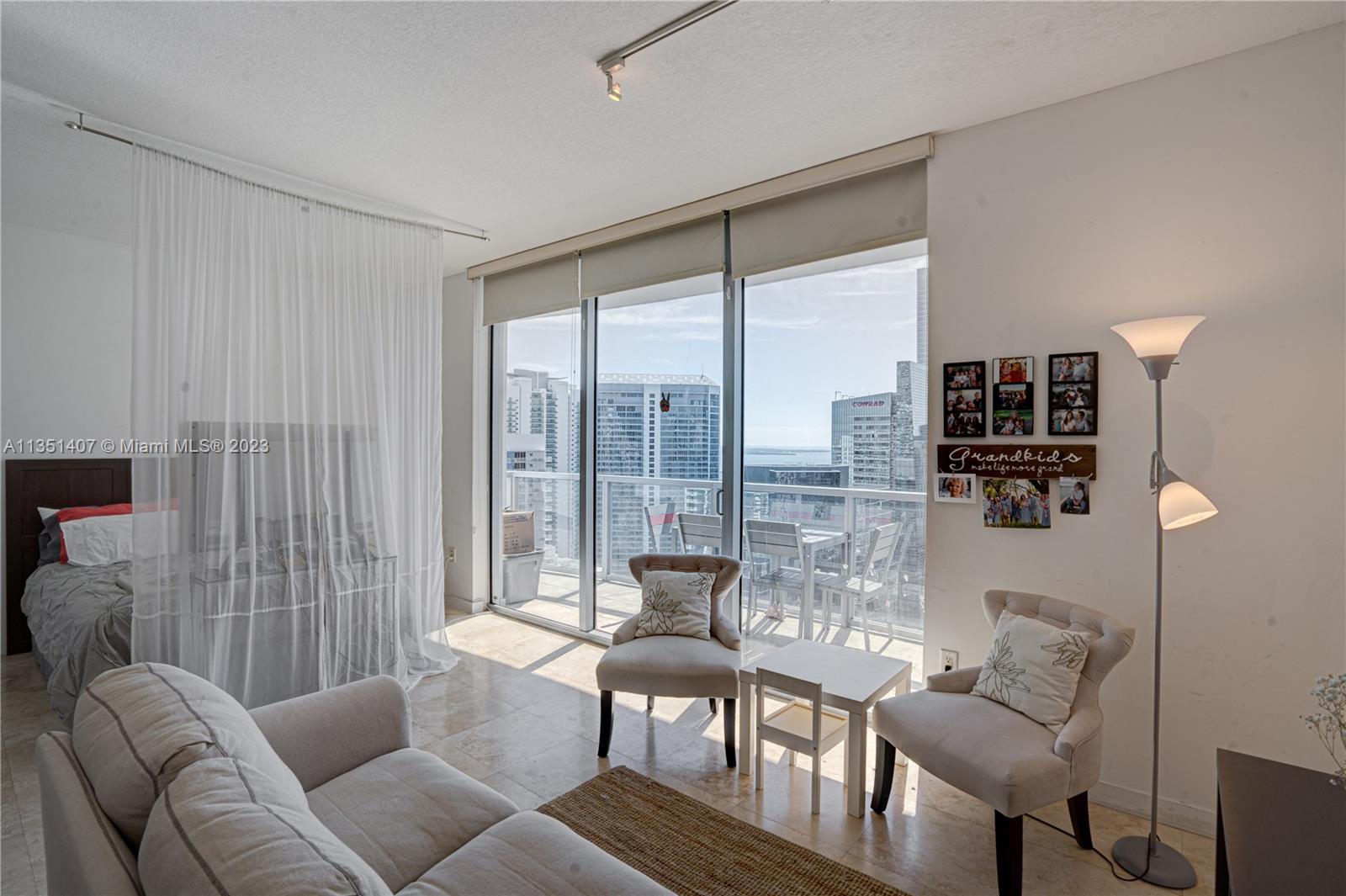 High Floor studio with beautiful view of Miami, Key Biscayne located in the heart of Brickell. impeccable unit with
recent appliances, washer and dryer inside the unit, 1 Parking space assigned, Available April 1st 2023. 
12 months lease only no exception. If active is available