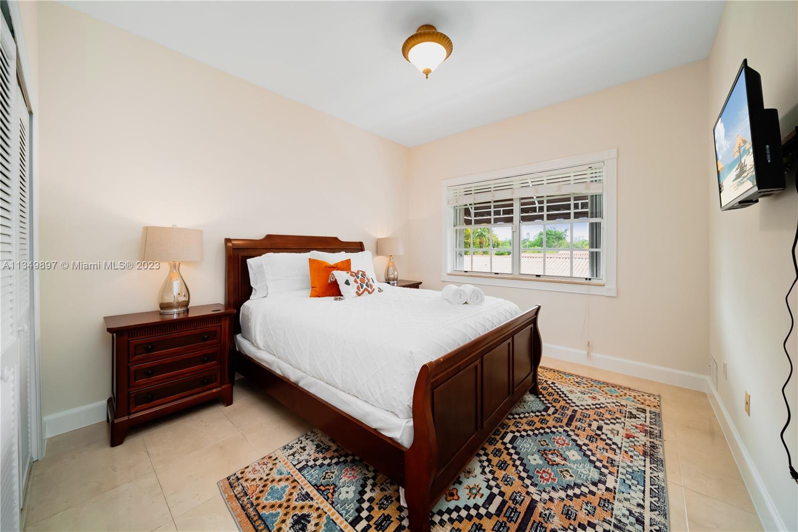 Listing Photo 12