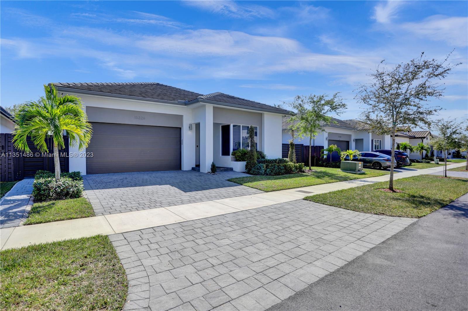 Photo 1 of 15226 176th Ln in Miami - MLS A11351486