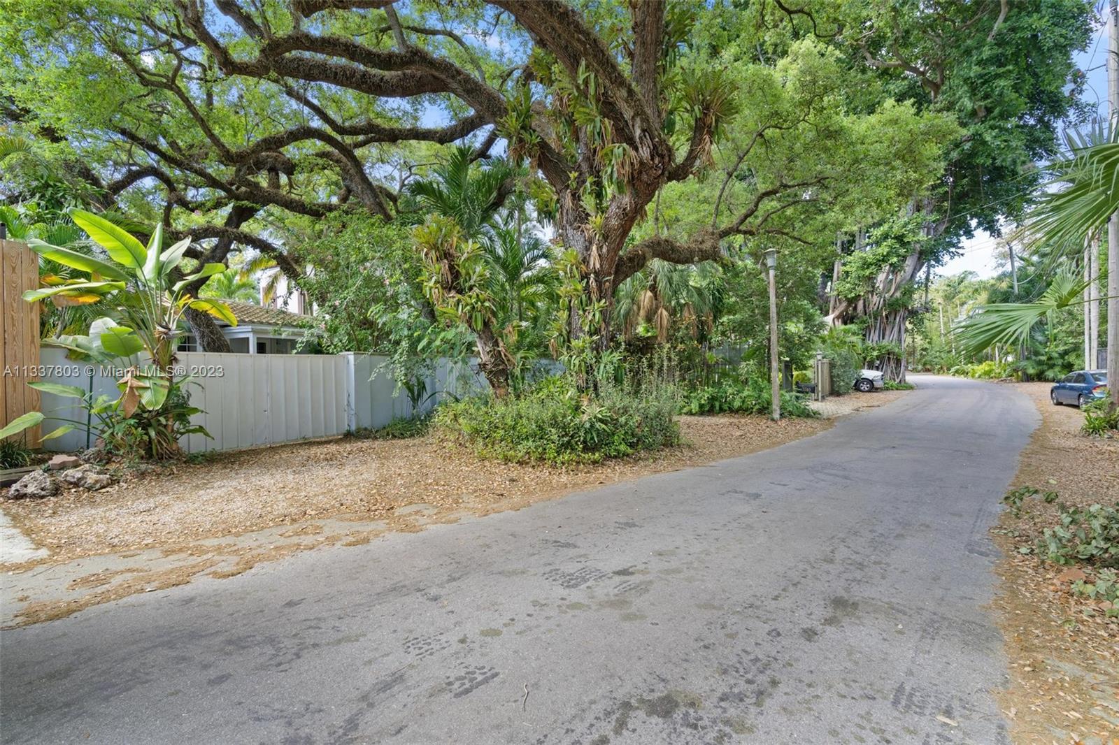 Photo 2 of 3736 Irvington Ave in Coconut Grove - MLS A11337803