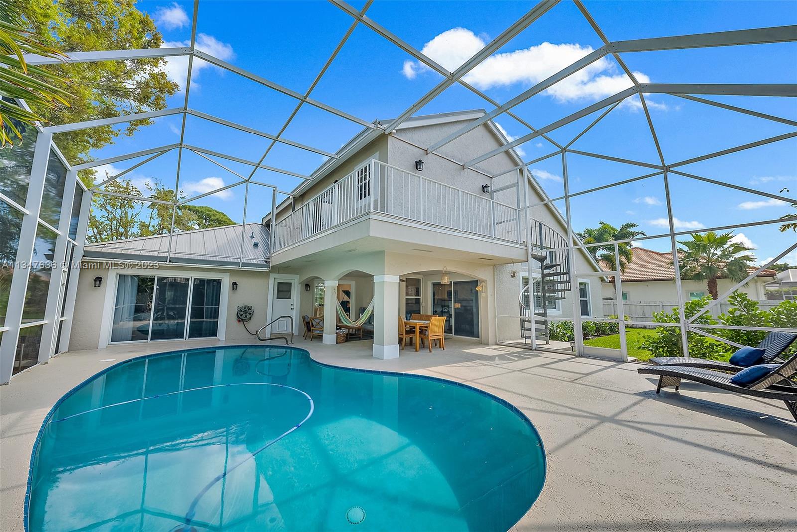 2 story screened in pool/ lanai/patio.