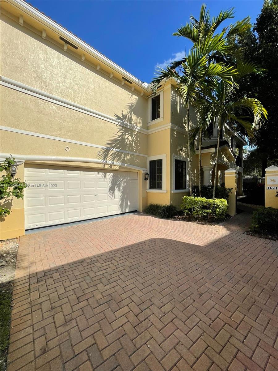 Photo 1 of 1621 Passion Vine Cir in Weston - MLS A11352404