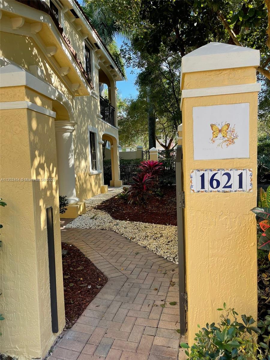 Photo 2 of 1621 Passion Vine Cir in Weston - MLS A11352404