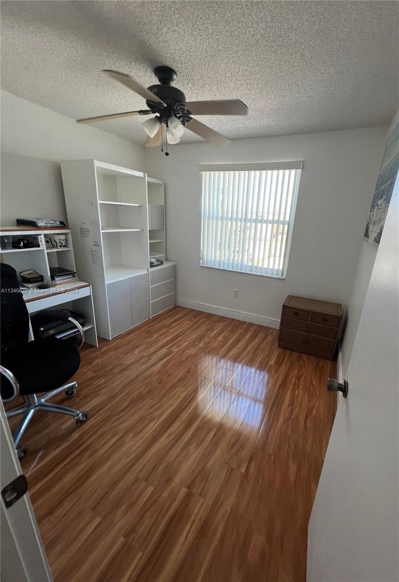 Listing Photo 12