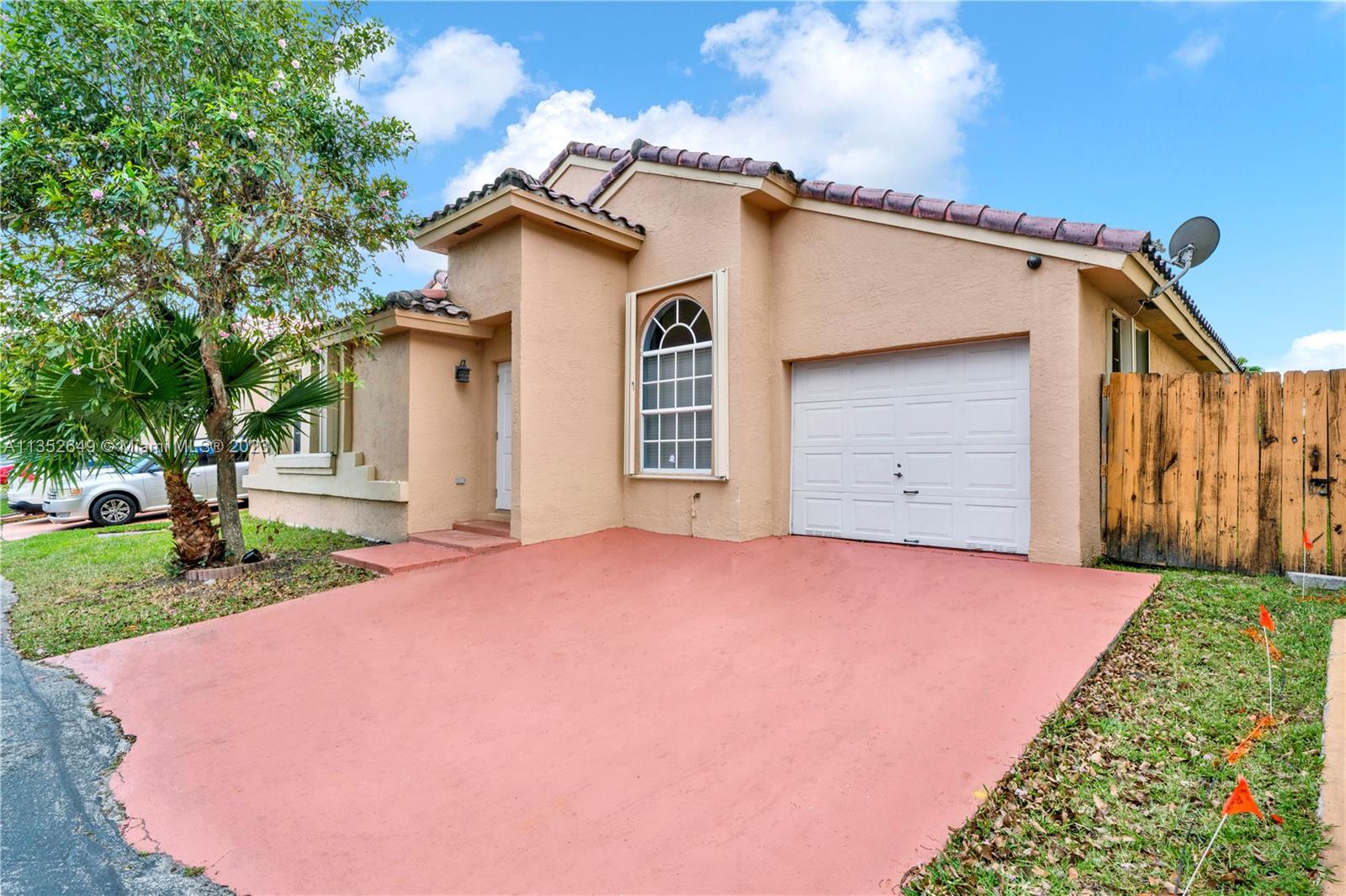 Photo 2 of 11324 160th Pl in Miami - MLS A11352649