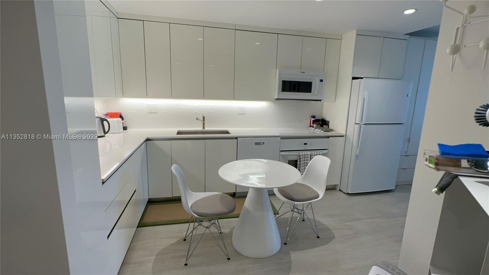 Photo 2 of Roney Palace Apt 636 in Miami Beach - MLS A11352818