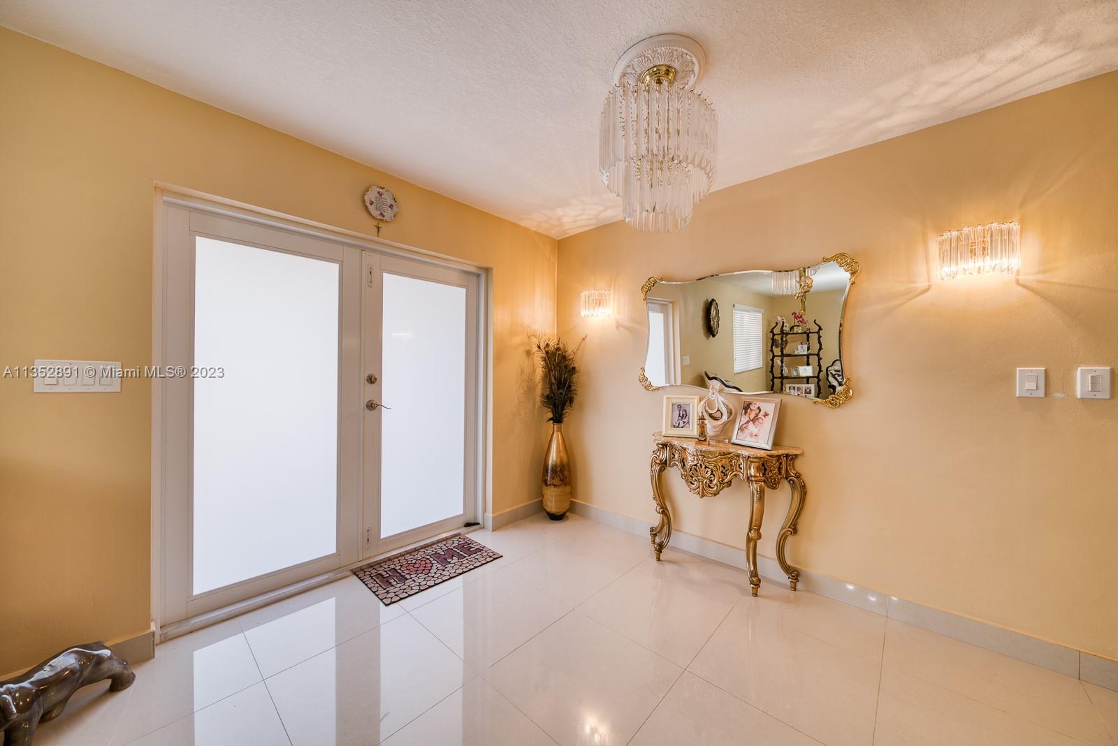 Photo 2 of 12400 43rd St in Miami - MLS A11352891