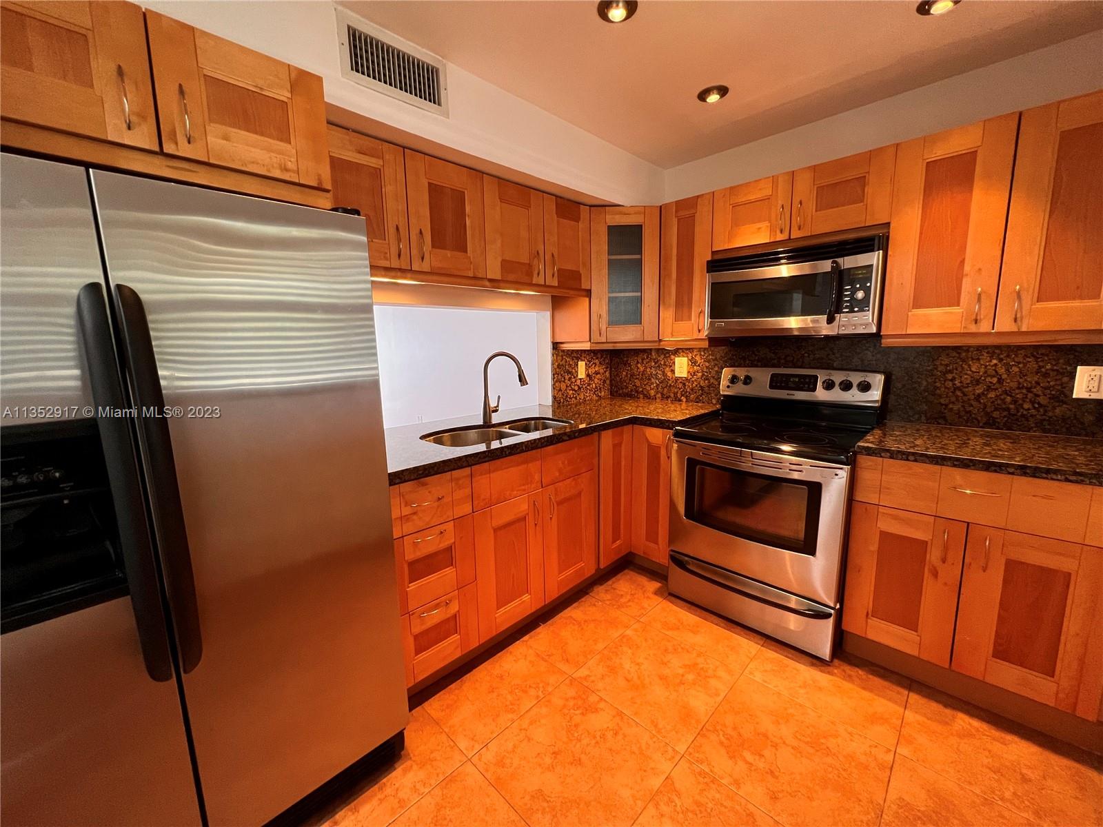 1033  Lenox Ave #204 For Sale A11352917, FL