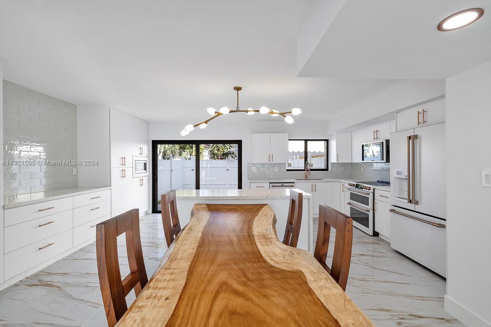16449 NE 26th Ave 16, North Miami Beach, FL 33160
