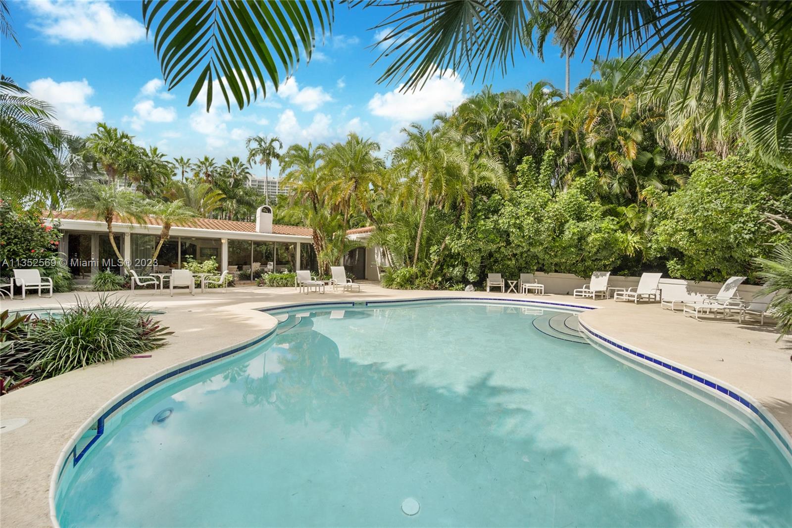 Photo 1 of 278 Island Dr in Golden Beach - MLS A11352569