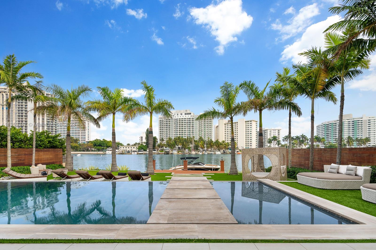 Photo 2 of   in Miami Beach - MLS A11353317